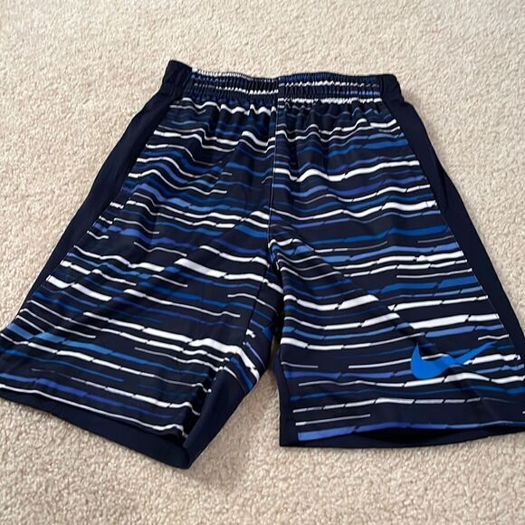 NIKE DRI FIT SIZE MEDIUM SHORTS - Picture 1 of 8